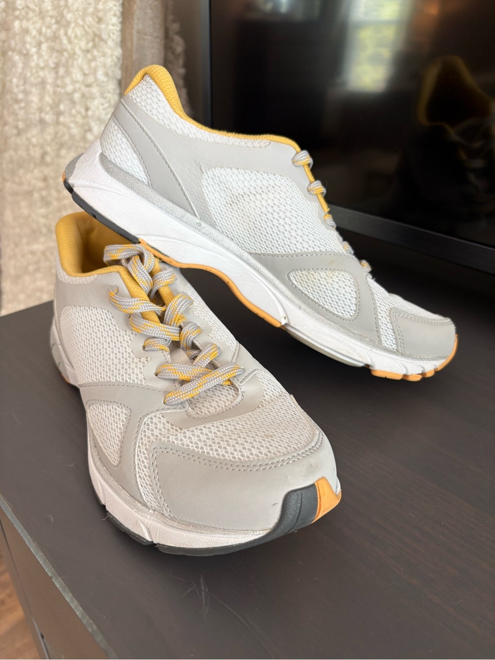 VIONIC Lightweight Gray and Yellow Sneakers